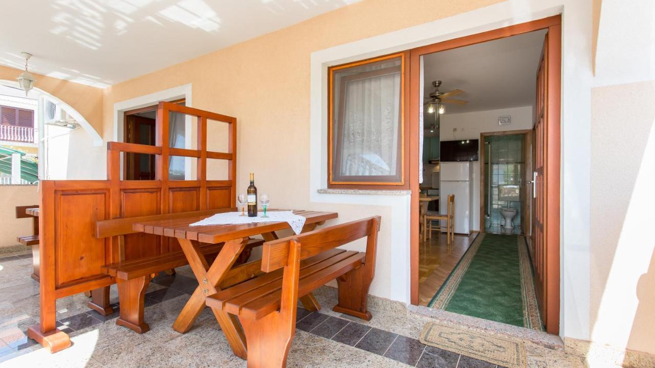Apartment Branko Šilo Buitenkant foto